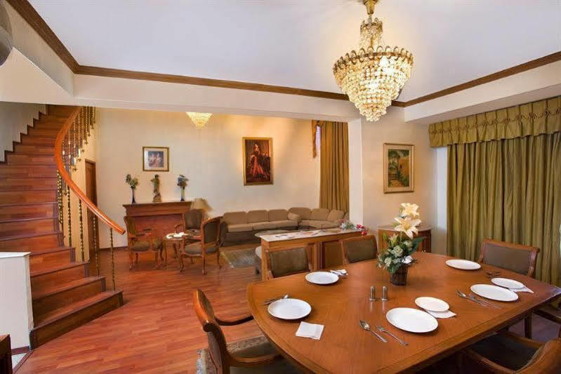 The Bmk Hotel Greater Kailash デリー エクステリア 写真